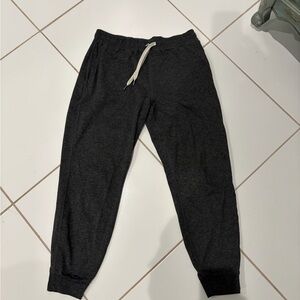 Vuori Charcoal Gray Joggers - Capri